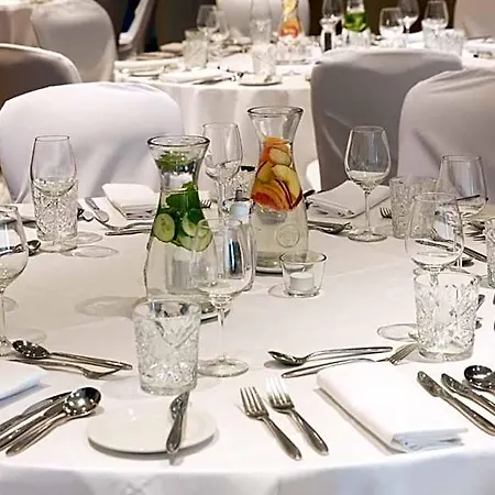 Отель Hilton Garden Centre 4*