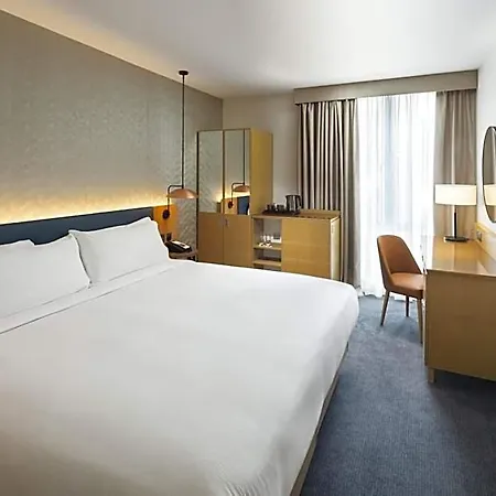 Отель Hilton Garden Centre