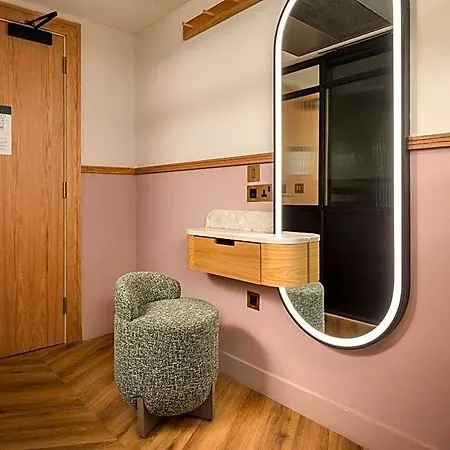 Carlton George 4* Glasgow