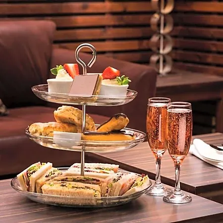 Hotel Leonardo West End 3*