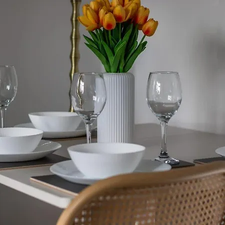 Bella House - 3 Bed House In Apartment