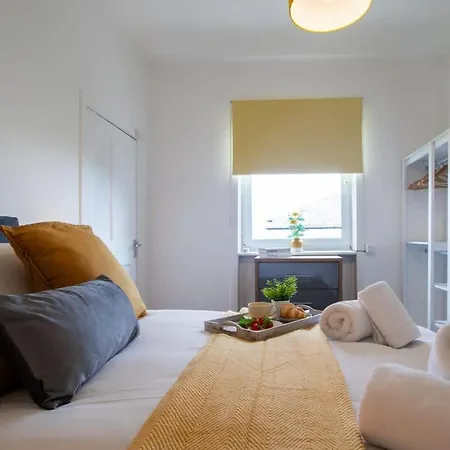Bella House - 3 Bed House In Apartment