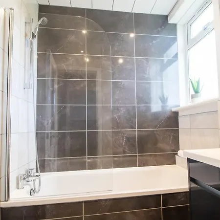 Bella House - 3 Bed House In Apartment *