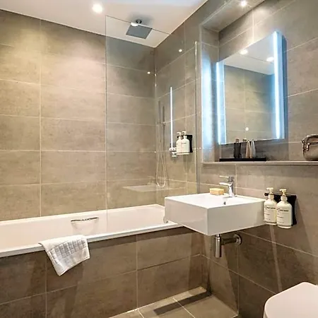 The Wellington By Adina 4* Glasgow