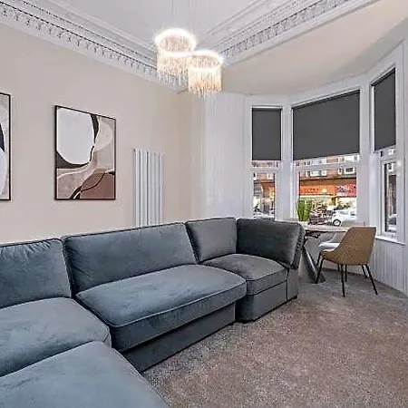 Large 4 Bed - Sleeps 8 - Perfect For Long - 30 Sec Walk To Subway - 5 Min Drive To Centre Apartamento *