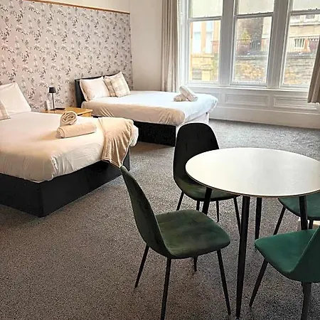Piccolo 4* Glasgow