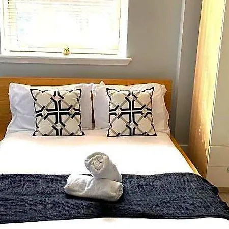 Bedroom In The Heart Of The Centre Perfect Location 4*