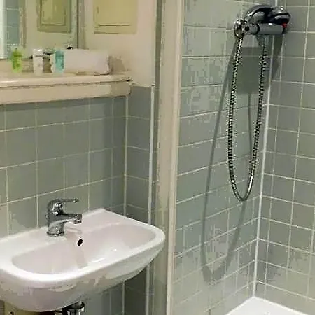 Hotel Bedroom In The Heart Of The Centre Perfect Location 4*