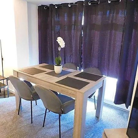 New & Delightful 3 Bed House In East Kilbride Glasgow