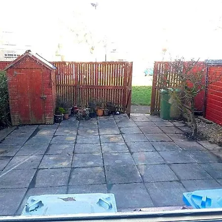 New & Delightful 3 Bed House In East Kilbride