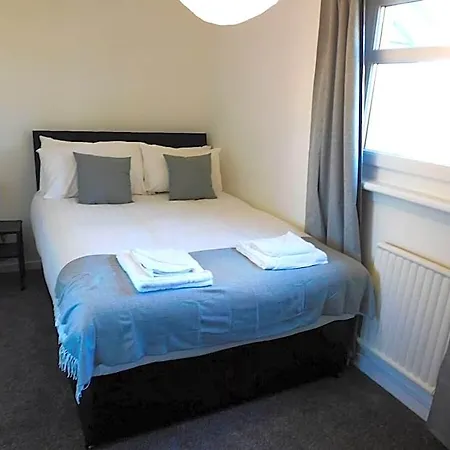 Hotel New & Delightful 3 Bed House In East Kilbride Glasgow