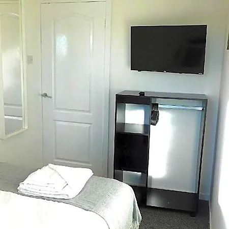 New & Delightful 3 Bed House In East Kilbride 4*