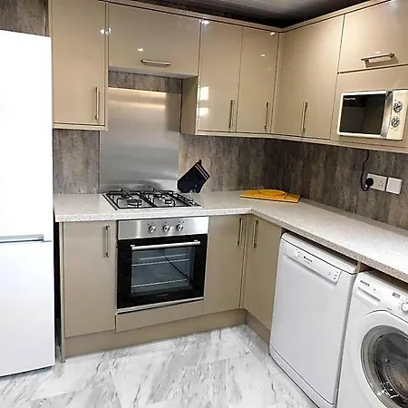 New & Delightful 3 Bed House In East Kilbride 4*