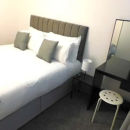 New & Delightful 3 Bed House In East Kilbride 4*