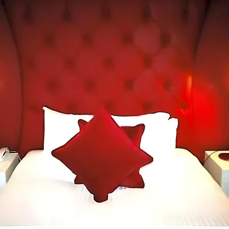 Ξενοδοχείο Dreamhouse Centre 4*