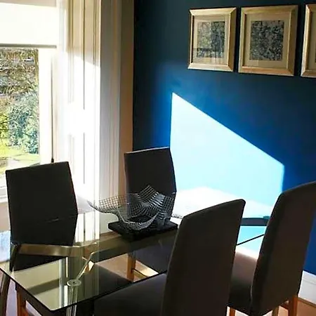 Hotel Dreamhouse West End 4*