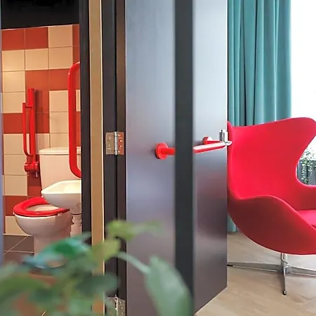 Hotel Revolver