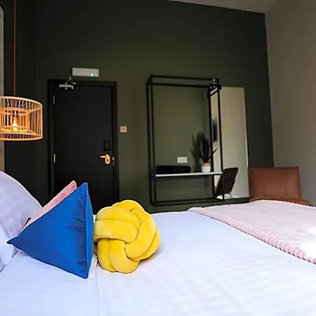 Hotel Revolver 4*
