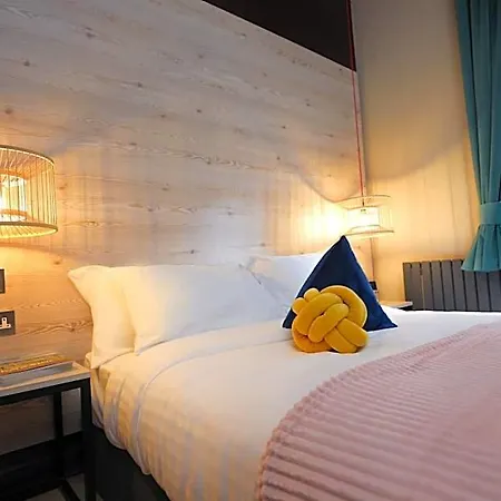 Revolver Hotel