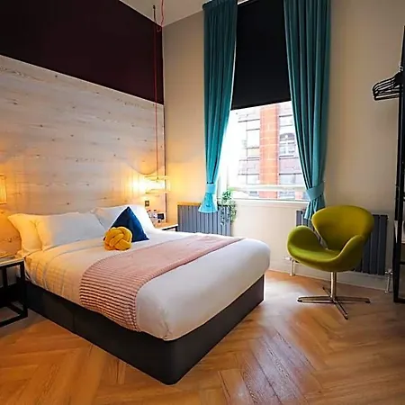 Hotel Revolver 4*