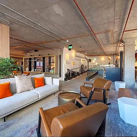 Hotel Sandman Signature