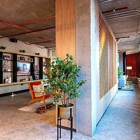 Sandman Signature Hotel