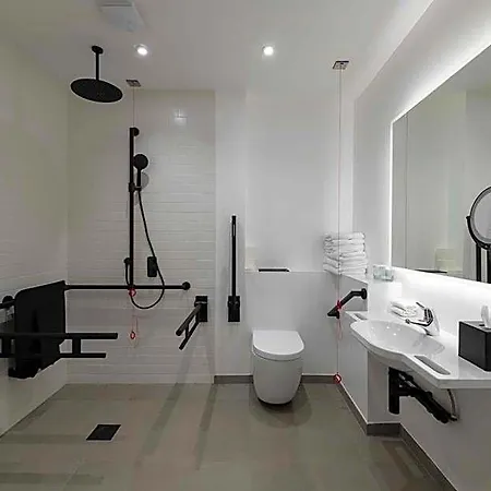 Sandman Signature Hotel 4*