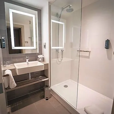 Clayton Hotel 4*