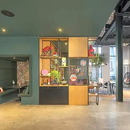Moxy Merchant 4*