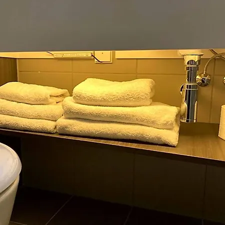 Hotel Moxy Merchant 4*