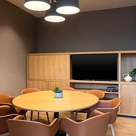 Courtyard By Marriott Sec 4*