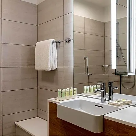 Courtyard By Marriott Sec 4*