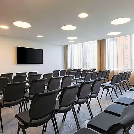 Отель Courtyard By Marriott Sec 4*