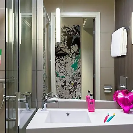 Hotel Moxy Sec 4*