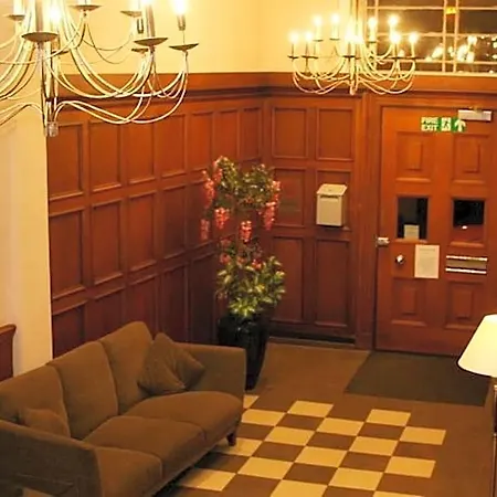 Dreamhouse West End 4*