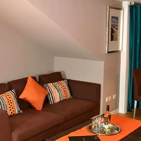Dreamhouse West End 4*