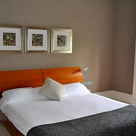 Dreamhouse West End 4*