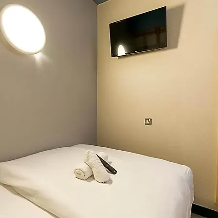 Easyhotel