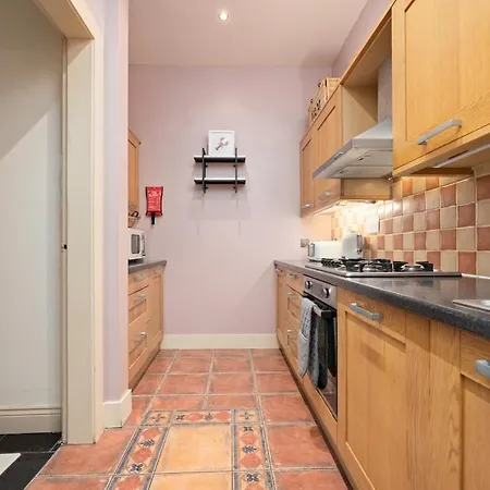 Апартаменты - Large Stylish 2 Bed Flat In Unique Ibrox Location Walking Distance To Subway And Free On-street Parking Глазго