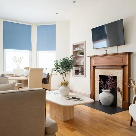Апартаменты - Large Stylish 2 Bed Flat In Unique Ibrox Location Walking Distance To Subway And Free On-street Parking Глазго