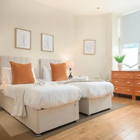 Апартаменты - Large Stylish 2 Bed Flat In Unique Ibrox Location Walking Distance To Subway And Free On-street Parking Глазго