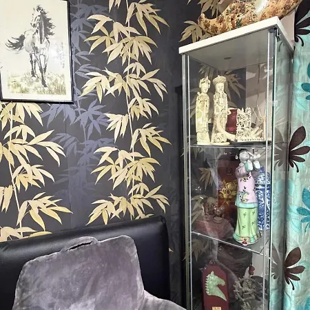 Cosy In A Very Warm Decorated Family House 홈스테이 글라스고