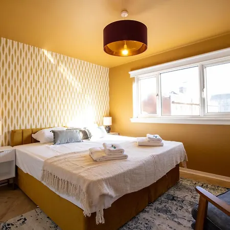 West End 3br Flat Near Kelvinbridge Woodside בית נופש
