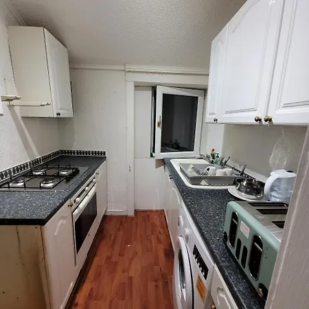 Gem Retreat - Cozy House גלאזגו