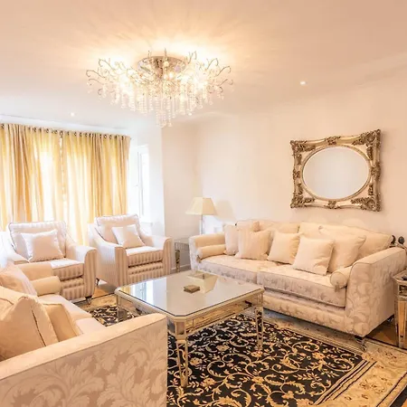 Comfortable & Fabulous Family With Garden - Pass The Keys בית נופש *