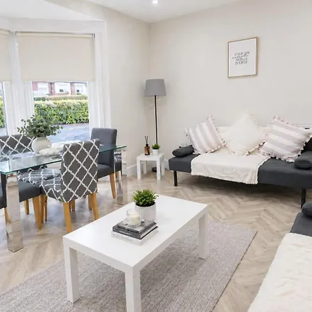 Cosy 2 Bdr In Glasglow - Sleeps 6 - Parking בית נופש *