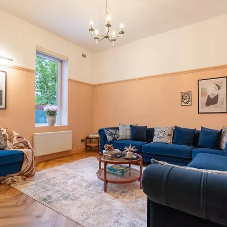 Stylish 5br - Garden Pergola - Free Parking * גלאזגו