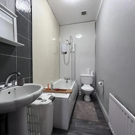 Cosy 5-bed House Free Parking Group Contractor Family Friendly