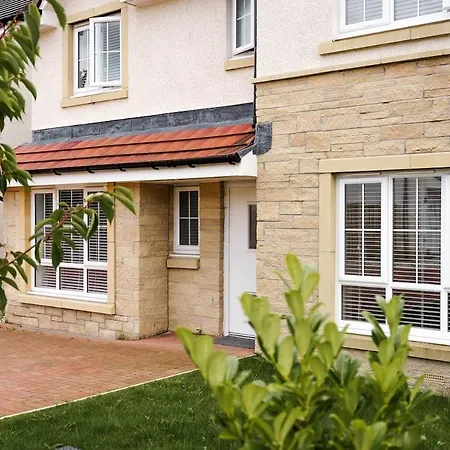 בית נופש Detached 5 Bedroom In With Driveway גלאזגו
