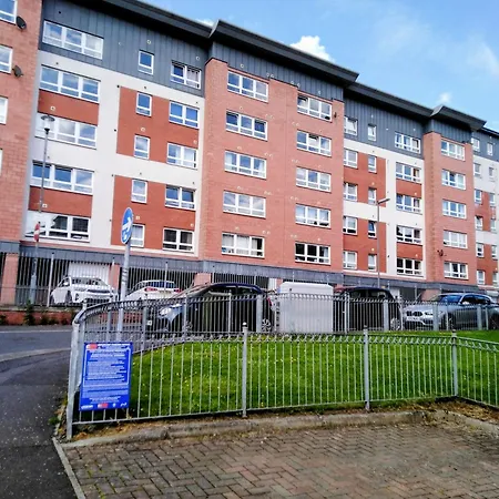 Konukevi A Spacious Double With Wi-fi & Parking Space Glasgow